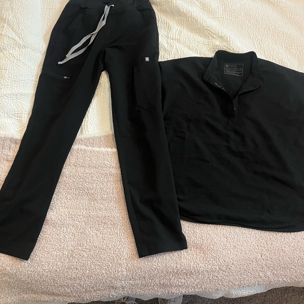 Figs XXS black Rafaela over sized scrub top and XS high waisted yola scrub pant